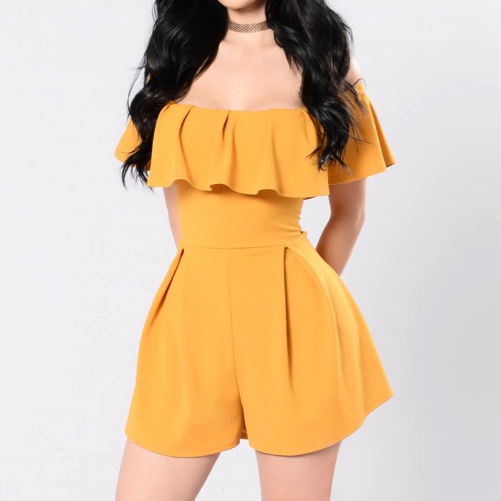 Fashion Nova Off Shoulder Ruffle Romper  Size S - Picture 2 of 5